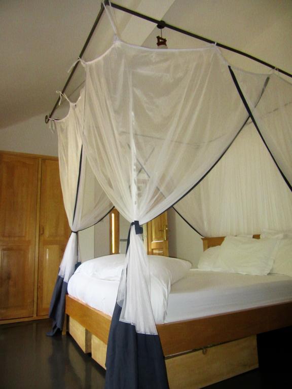 Precious Guesthouse Entebbe Exteriör bild