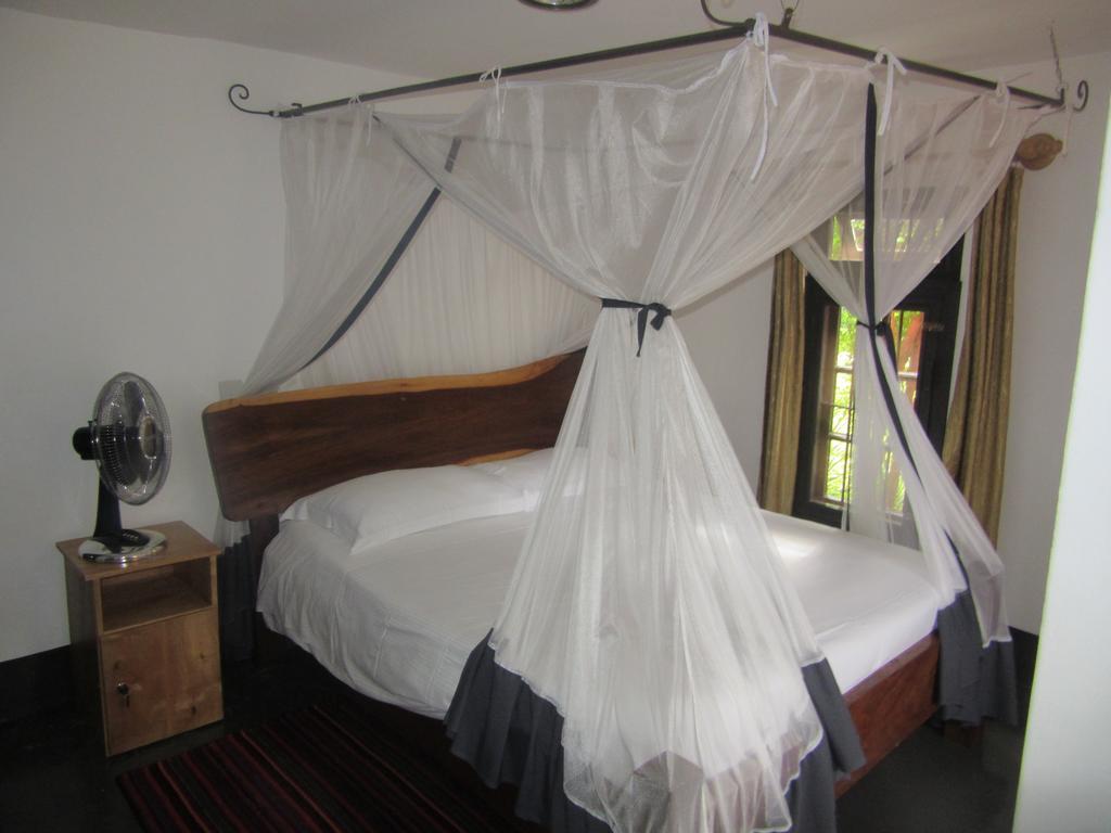 Precious Guesthouse Entebbe Exteriör bild